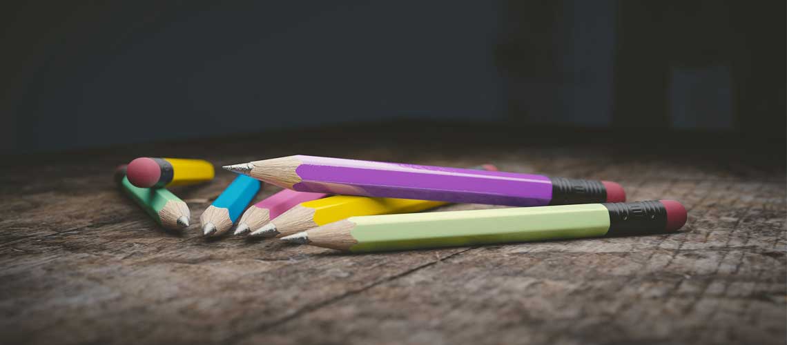 Illustrasjonsfoto med fargerike blyanter