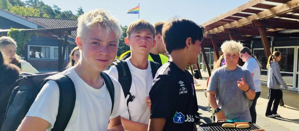 Grilling i skolegården etter målgang
