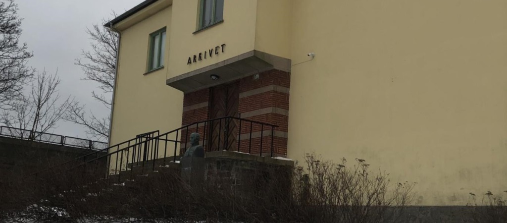 Veien inn til Minnetrappen.