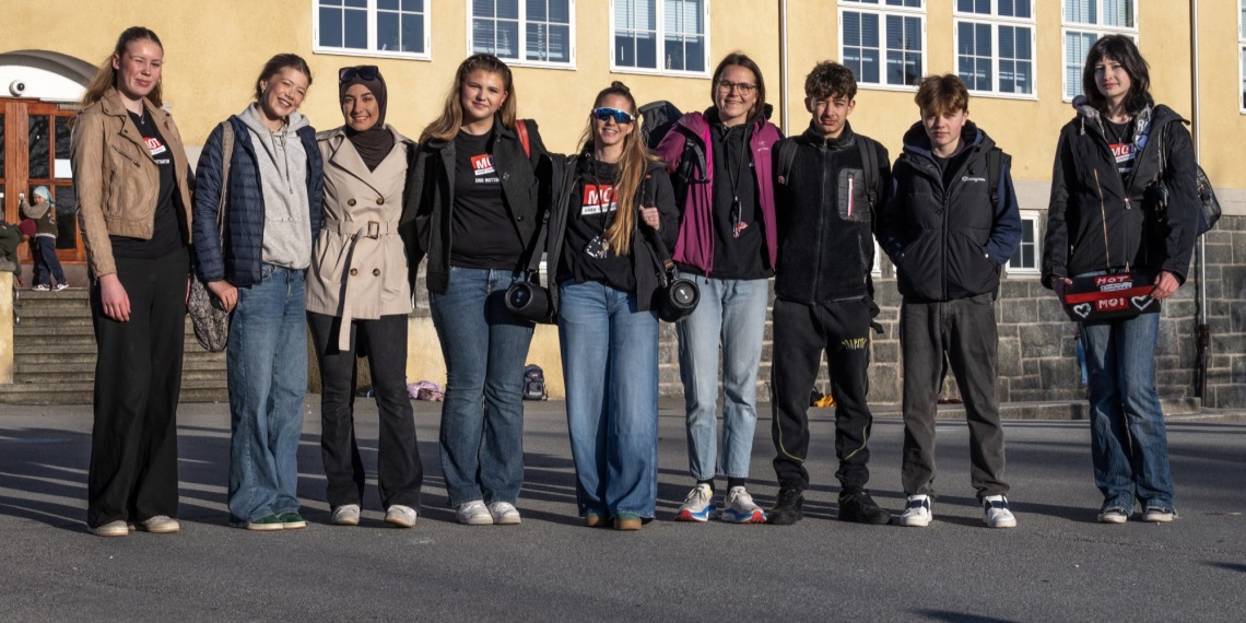 Unge MOTivatorer og Coacher foran Nylund skole