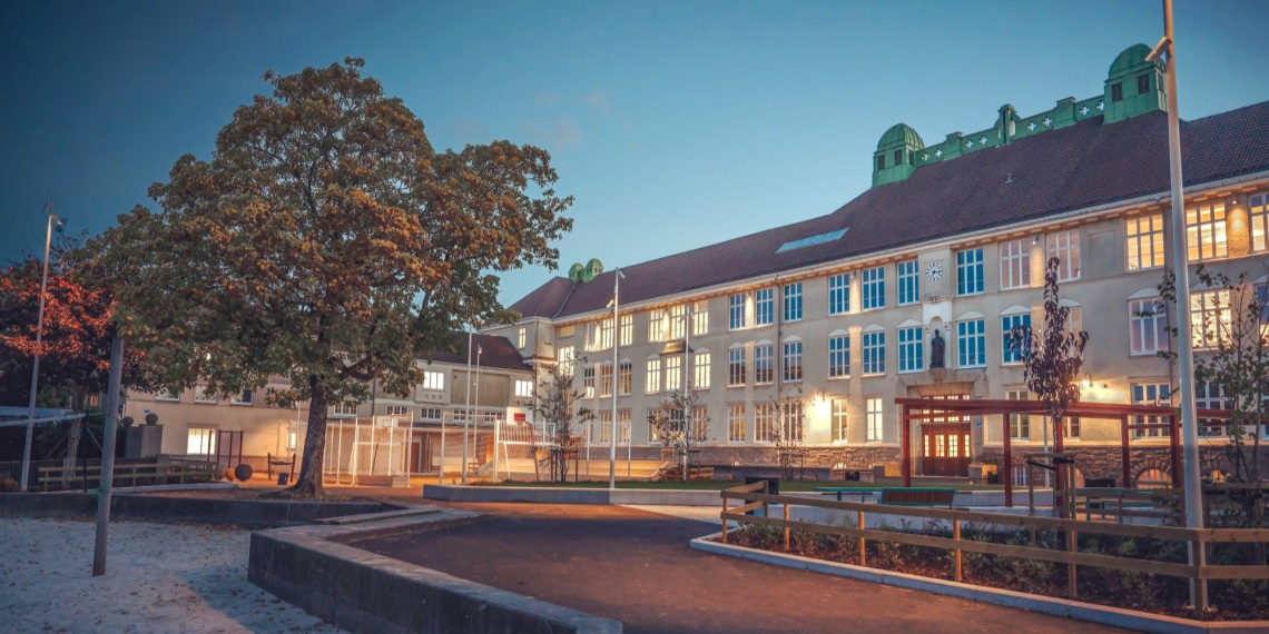 Bilde av skolen