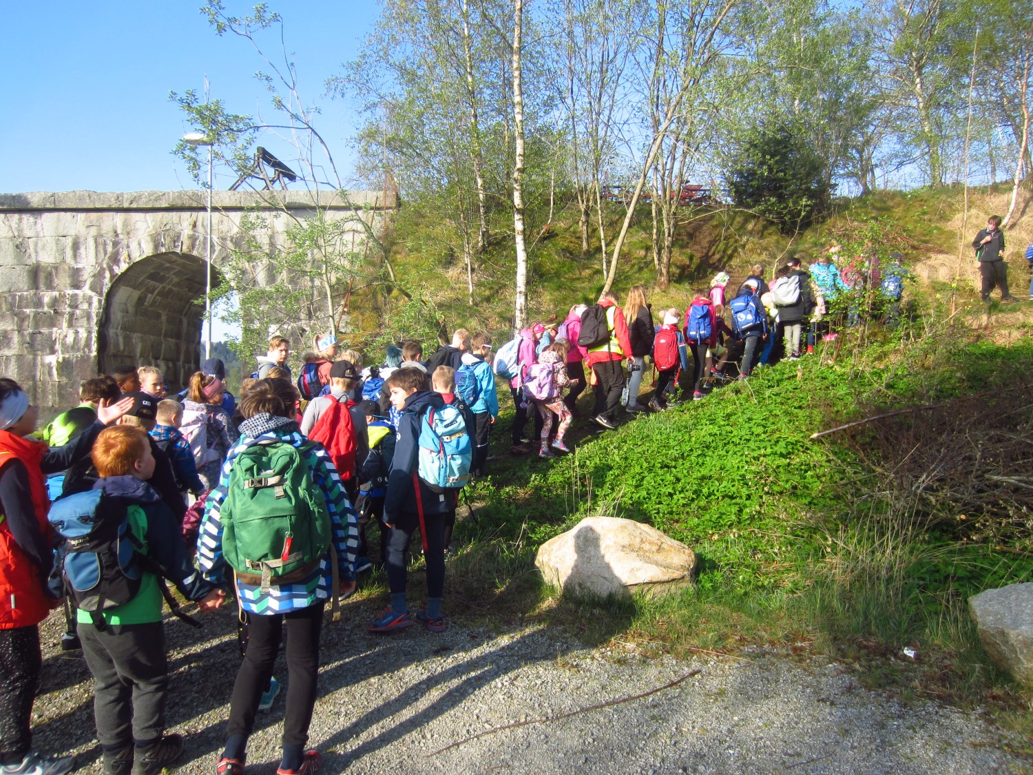 figgjo-skole-skoletur-til-m-gedalsh-len-og-br-steinsnuten